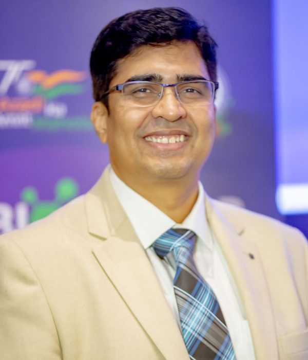Portrait of Prof. Ratnesh Jain